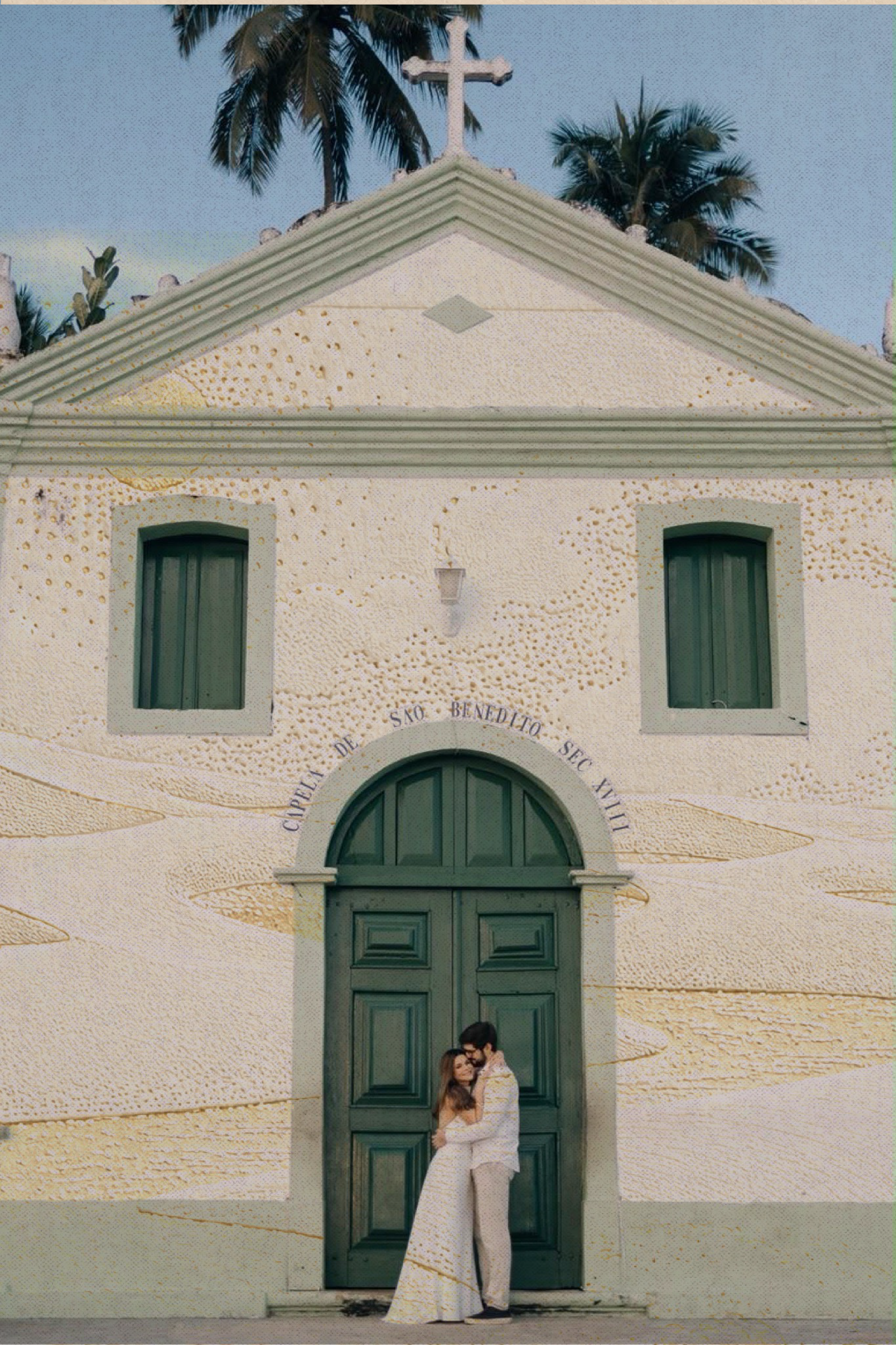 Polyana e Felipe em frente à Igreja Santo Antônio